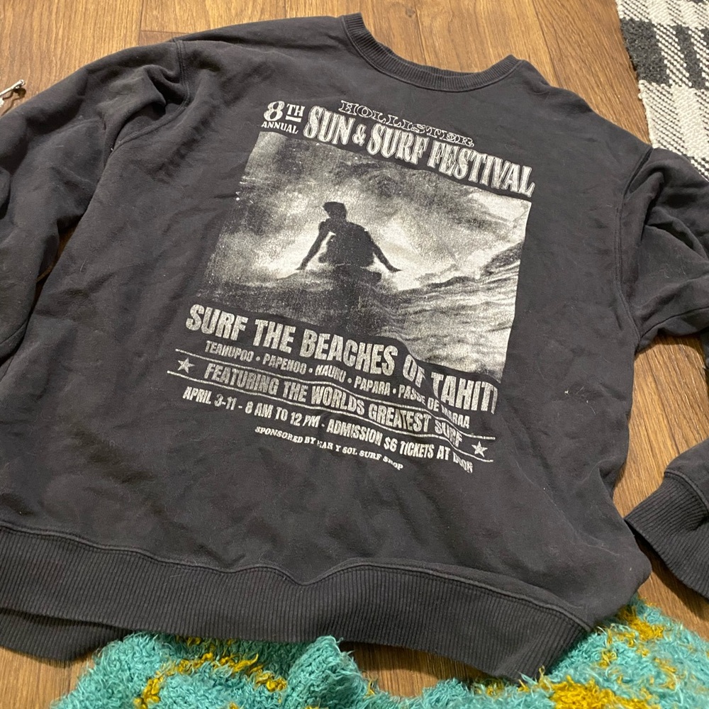 HOLLISTER size medium